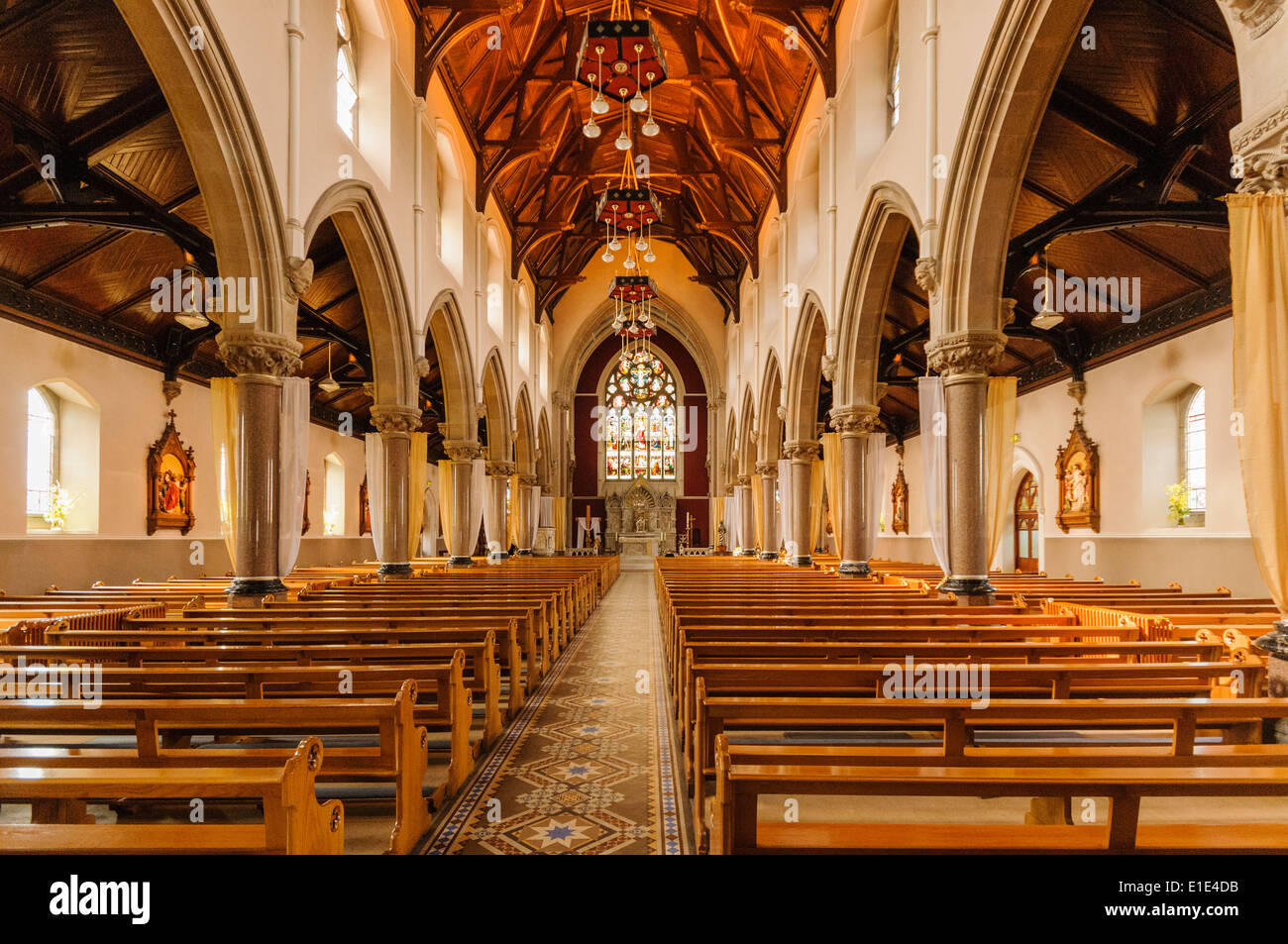 All'interno di una chiesa cattolica romana, Omagh, Irlanda del Nord Foto Stock