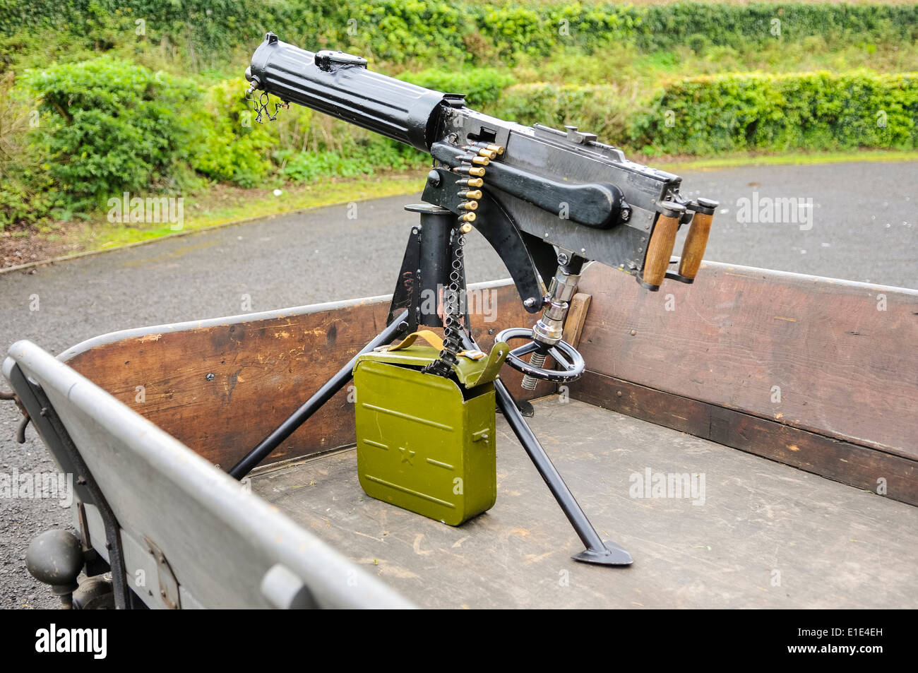 Vickers raffreddato ad acqua di medie mitragliatrice sul retro di un autocarro, come usato nella guerra mondiale 1. Foto Stock