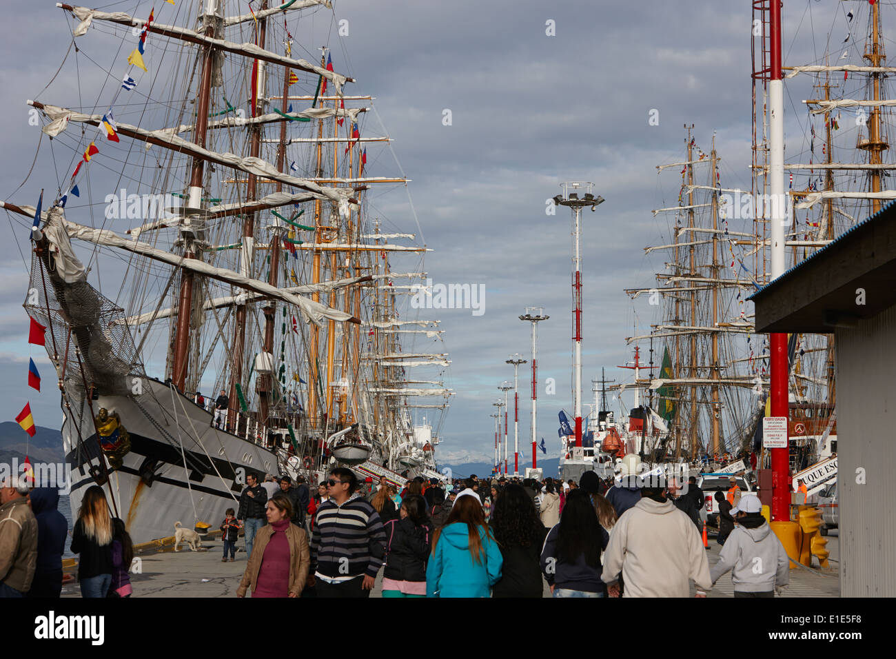 Formazione venezuelano nave simon bolivar ormeggiata in Ushuaia durante velas latinoamerican 2014 Argentina Foto Stock