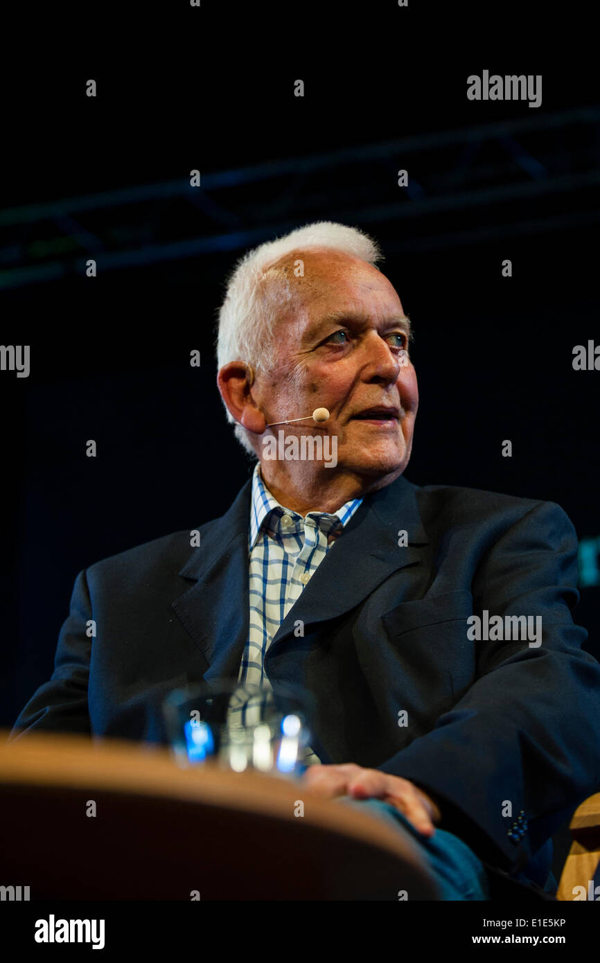 Hay-on-Wye, Powys, Regno Unito. 31 Maggio, 2014. Autore e sceneggiatore Andrew Davies appare sul penultimaate giorno del ventisettesimo Hay Festival della letteratura e delle Arti 2014. Credito: Graham M. Lawrence/Alamy Live News. Foto Stock