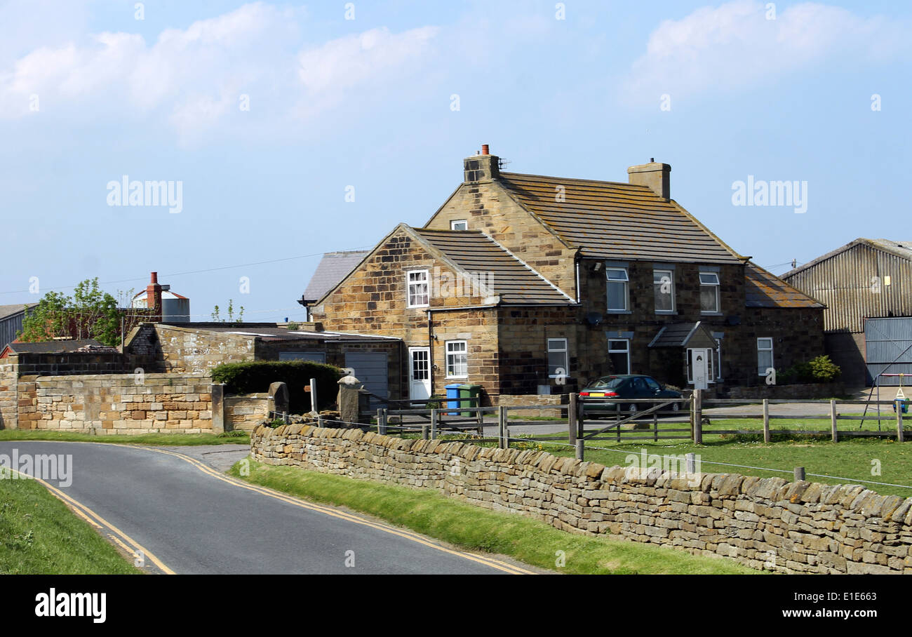 Vista panoramica di una casa colonica nella campagna inglese e vicino alla città di Whitby. Foto Stock