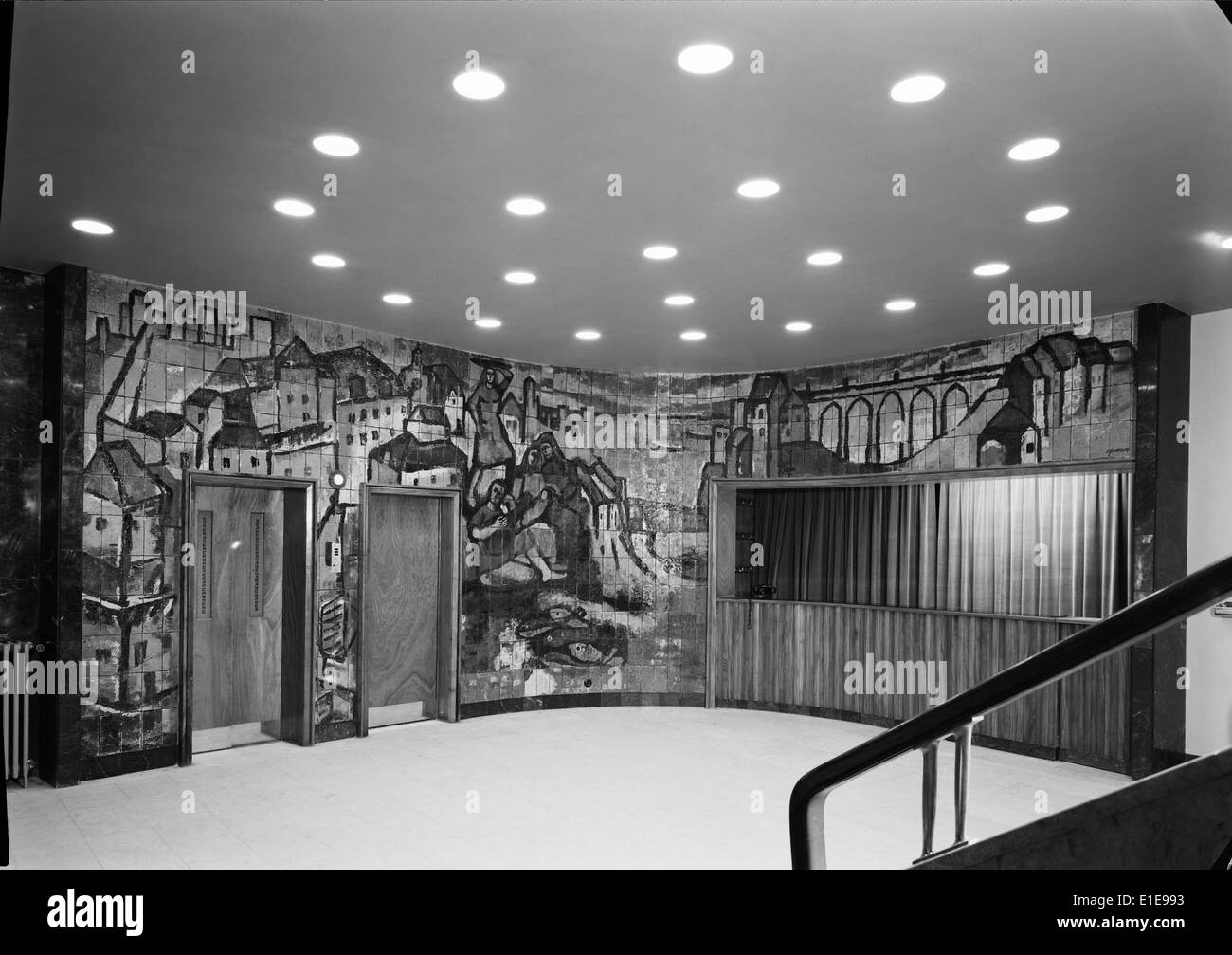 Il Cine-Teatro Império di Lisbona è una storica sala cinematografica-teatrale che unisce intrattenimento e significato culturale nel cuore della città. Foto Stock