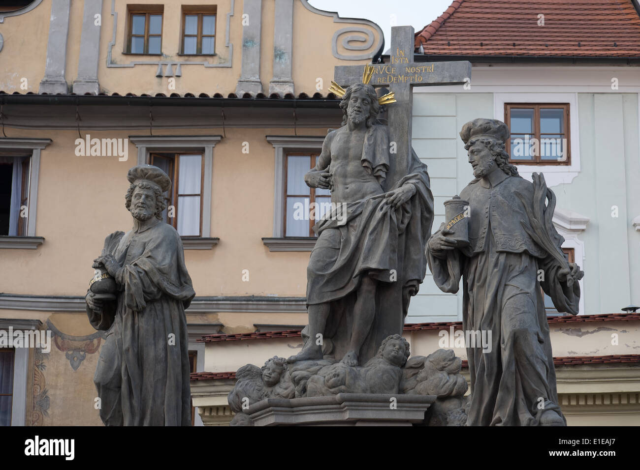 Un gruppo statua dei santi a Praga Foto Stock