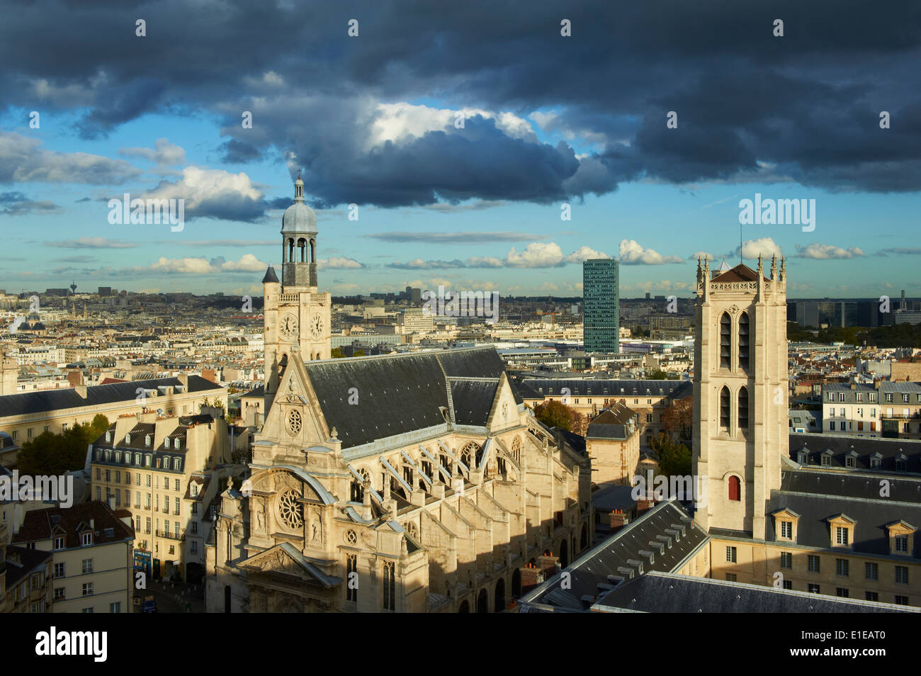 Francia, Parigi, Quartier Latin, Clovis Torre di Henri 4 scuola e Saint Etienne du Mont Chiesa Foto Stock