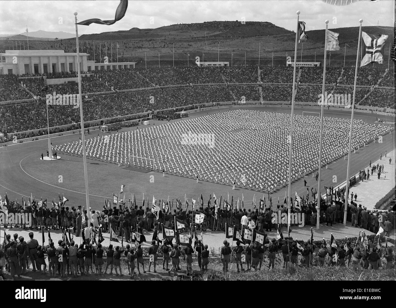 L'Estádio Nacional di Lisbona, costruito nel 1944, è uno stadio storico che ha ospitato numerosi eventi sportivi significativi. È un sito chiave nella storia dello sport del Portogallo e rimane un importante punto di riferimento. Foto Stock