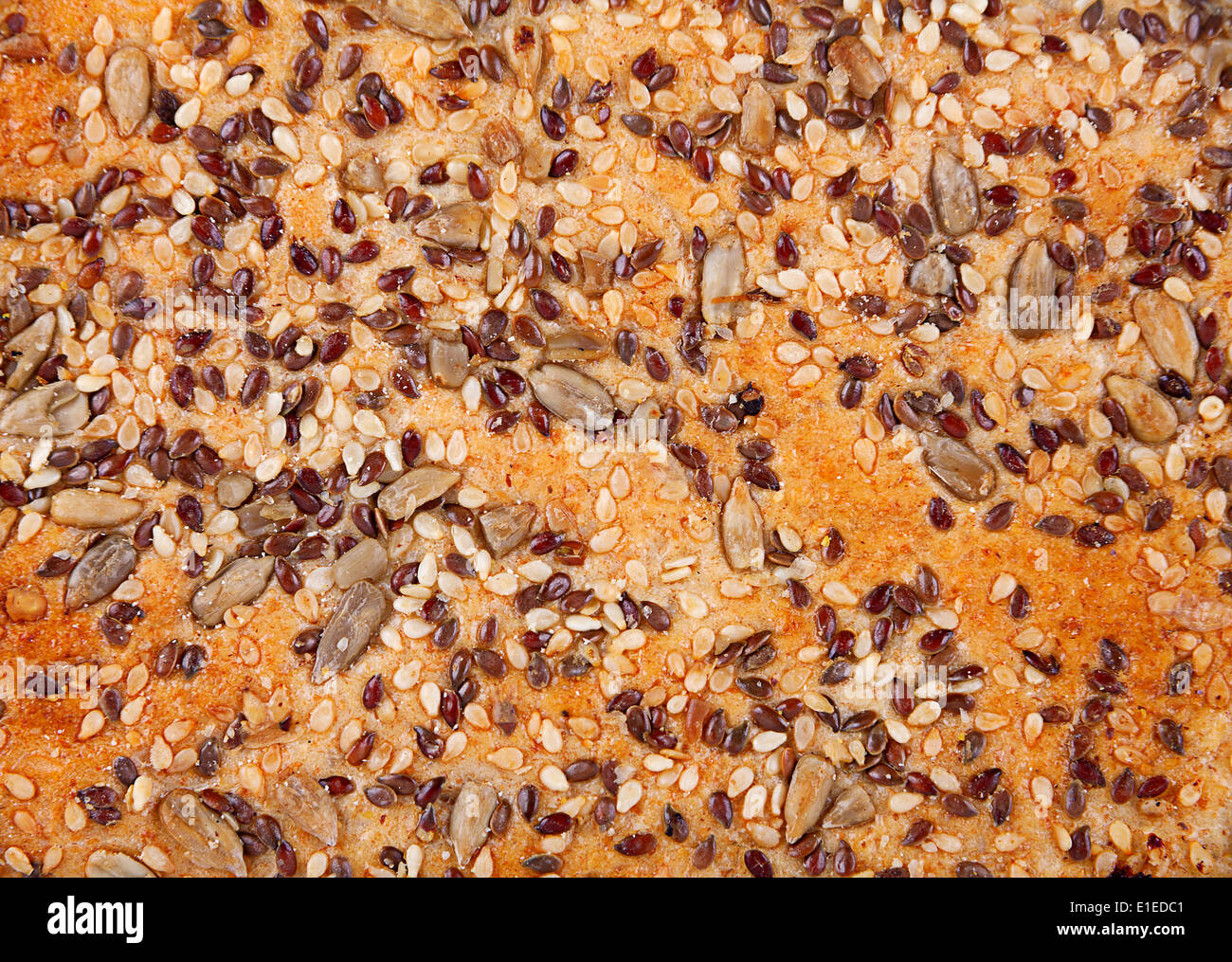 Primo piano il pane con texture seasame marrone e i semi di girasole Foto Stock