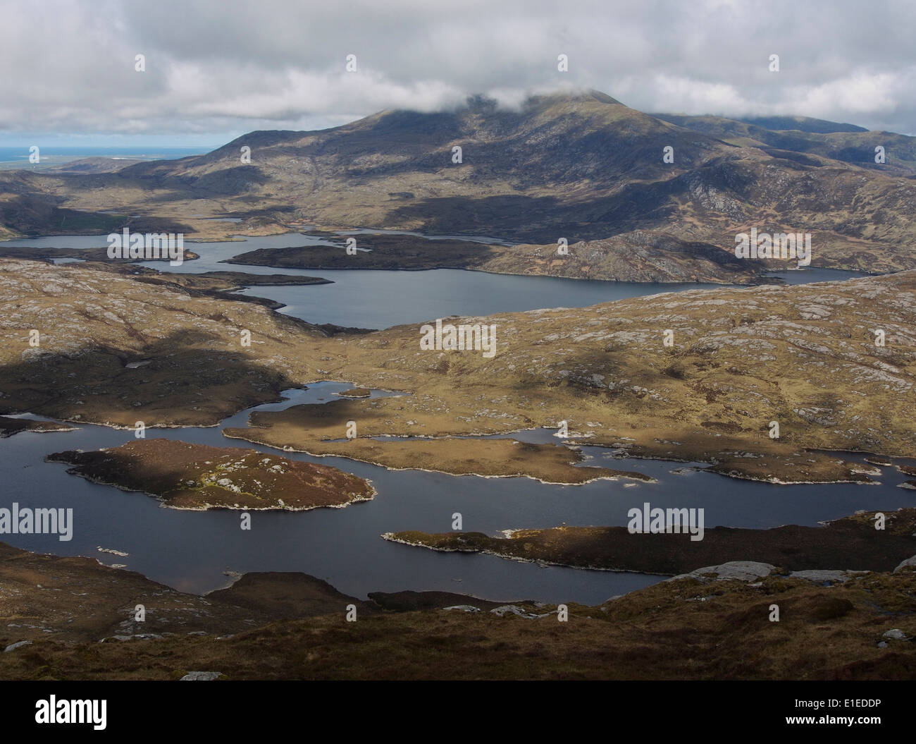 Vista nord a Loch Snigiscleit, Aineort e Beinn Mhor da Stulabhal, Sud Uist, Ebridi Esterne, Scozia Foto Stock