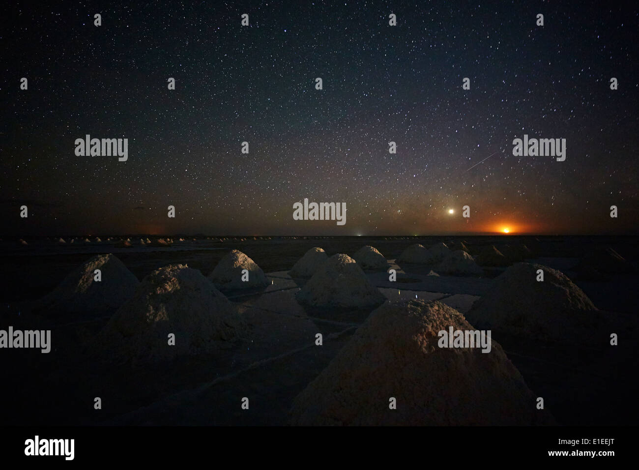 Salar de Uyuni di notte con il chiaro di luna Foto Stock