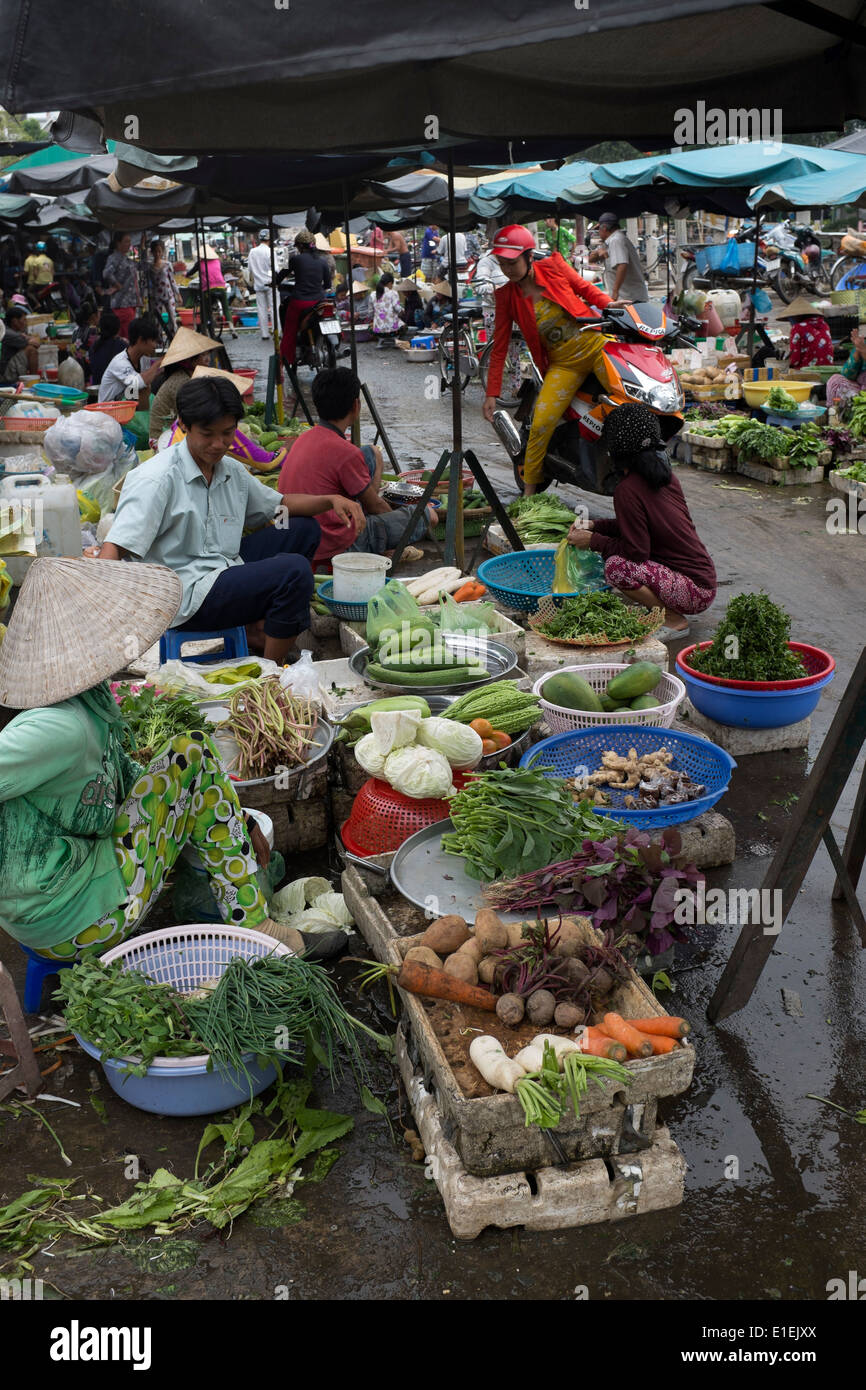 Bancarelle di ortaggi al Mercato di strada a Can Tho Vietnam Foto Stock