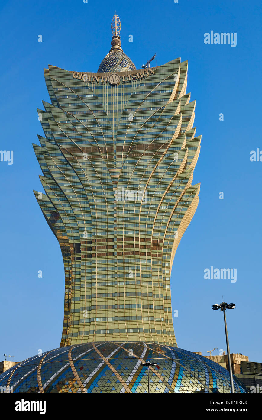 Cina, Macao, skyline della città con Grand Lisboa Hotel e Casino Foto Stock