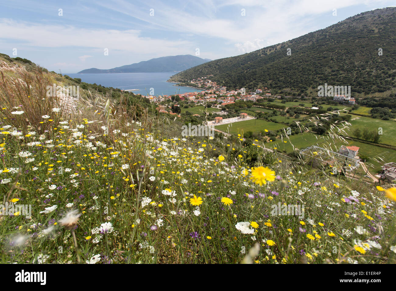 Villaggio di Agia Efimia, Cefalonia. Pittoresca vista in elevazione di Agia Efimia sulla costa Est di Cefalonia. Foto Stock