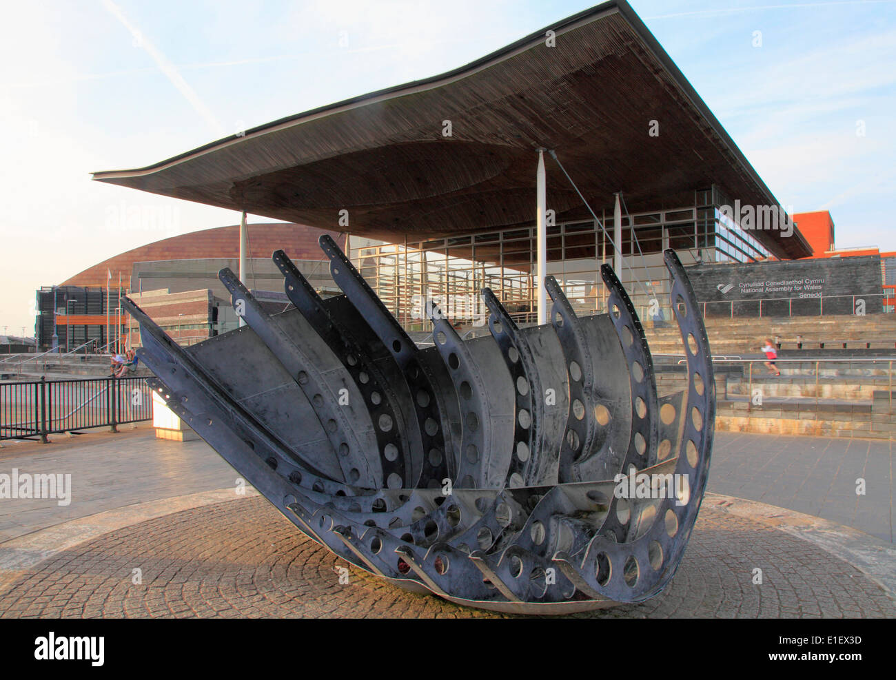 Nel Regno Unito, in Galles, Cardiff Bay, marittimi mercantili' War Memorial, National Assembly for Wales, Foto Stock