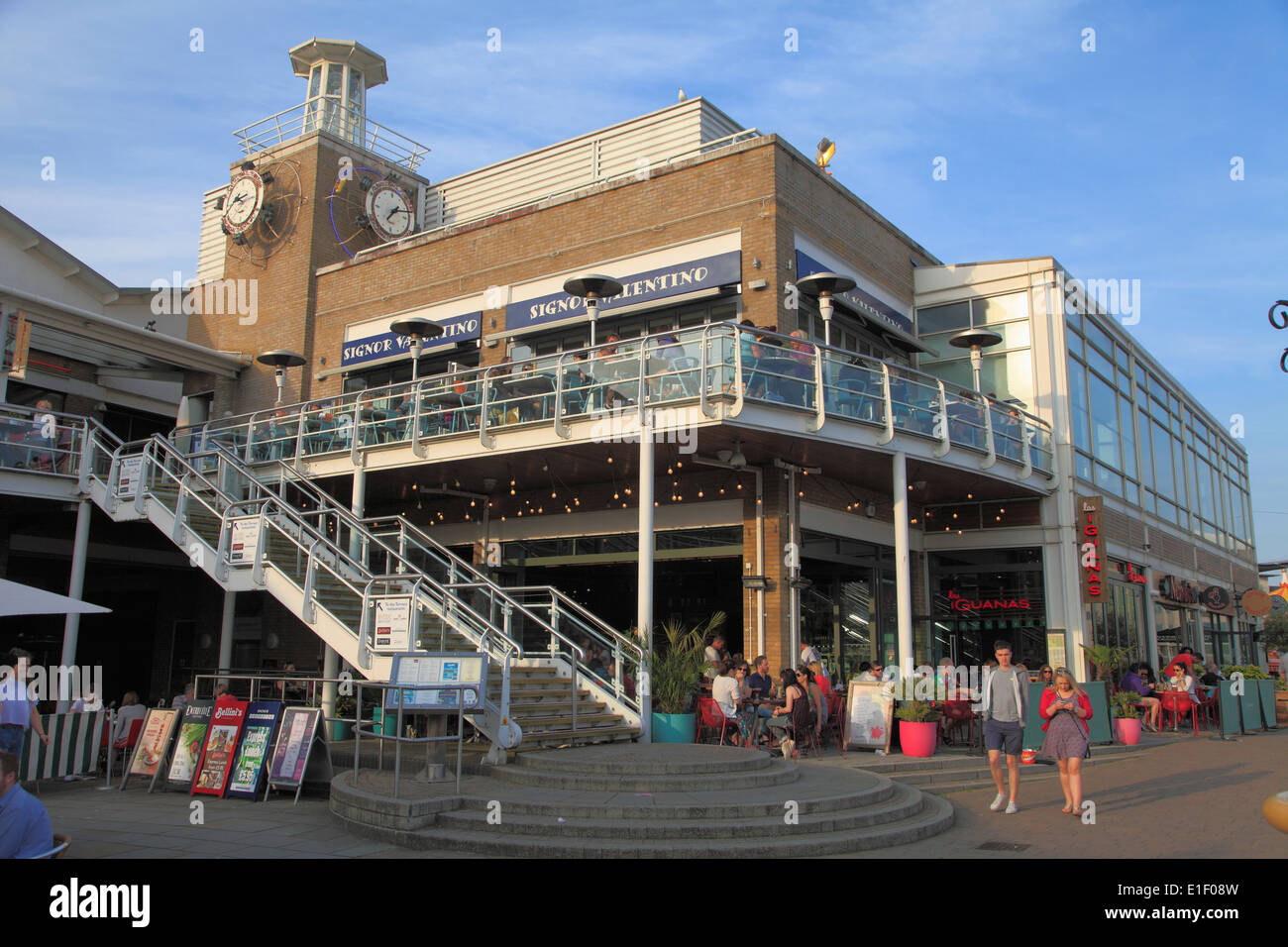 Nel Regno Unito, in Galles, Cardiff Bay, ristoranti, persone, tempo libero, Foto Stock