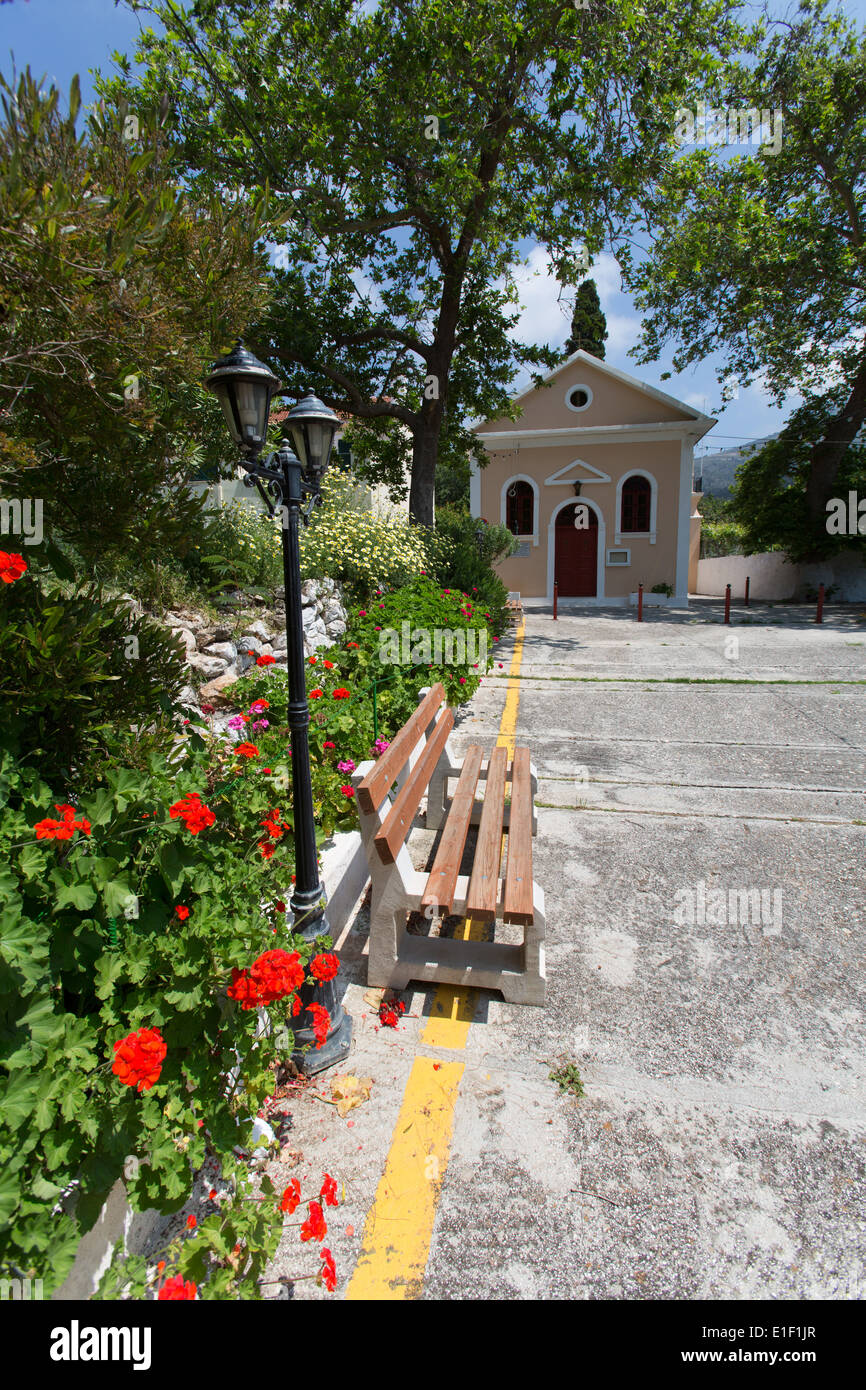 Villaggio di Assos, Cefalonia. Vista pittoresca della Madonna della chiesa di sabbia in Assos. Foto Stock