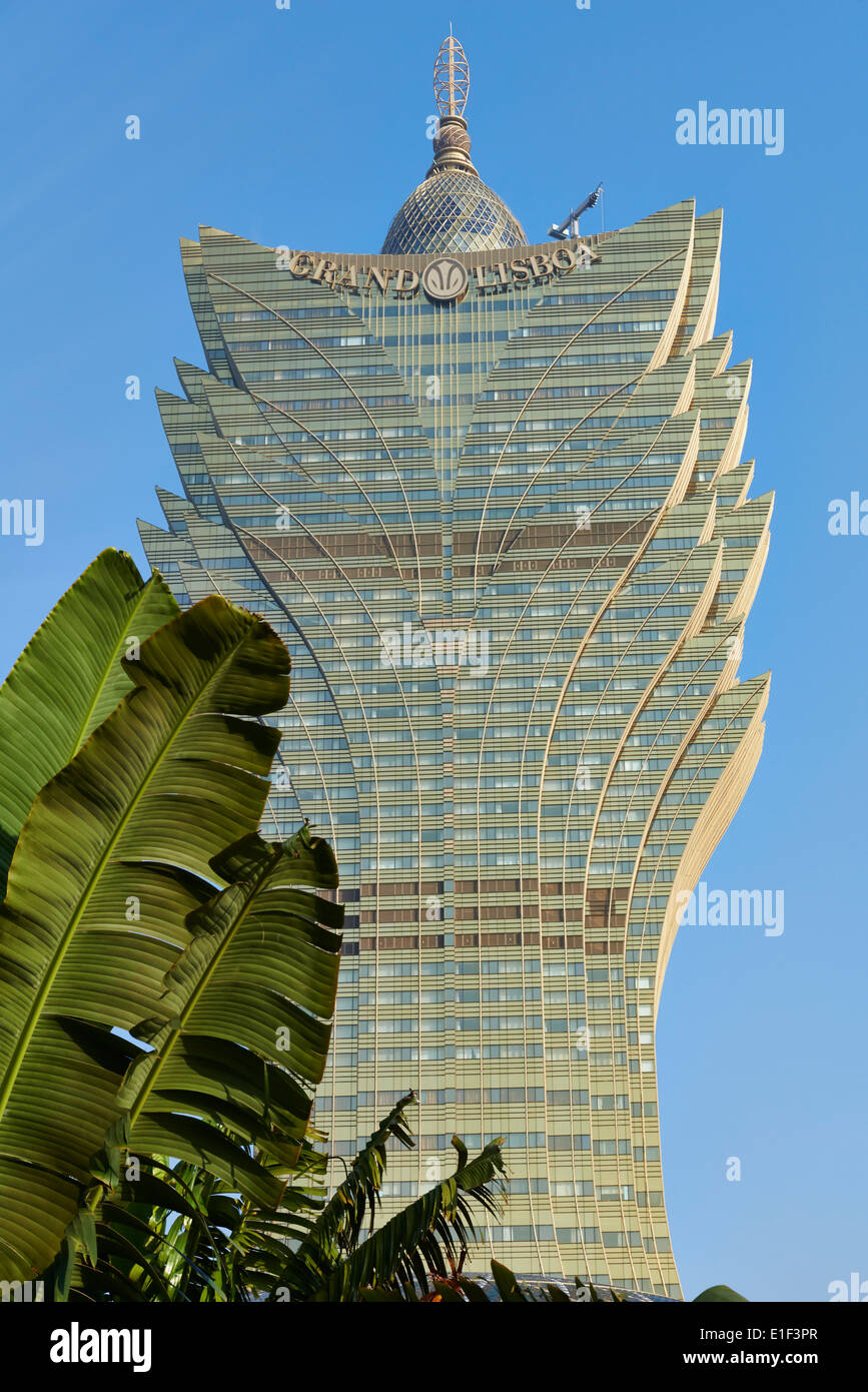 Cina, Macao, skyline della città con Grand Lisboa Hotel e Casino Foto Stock