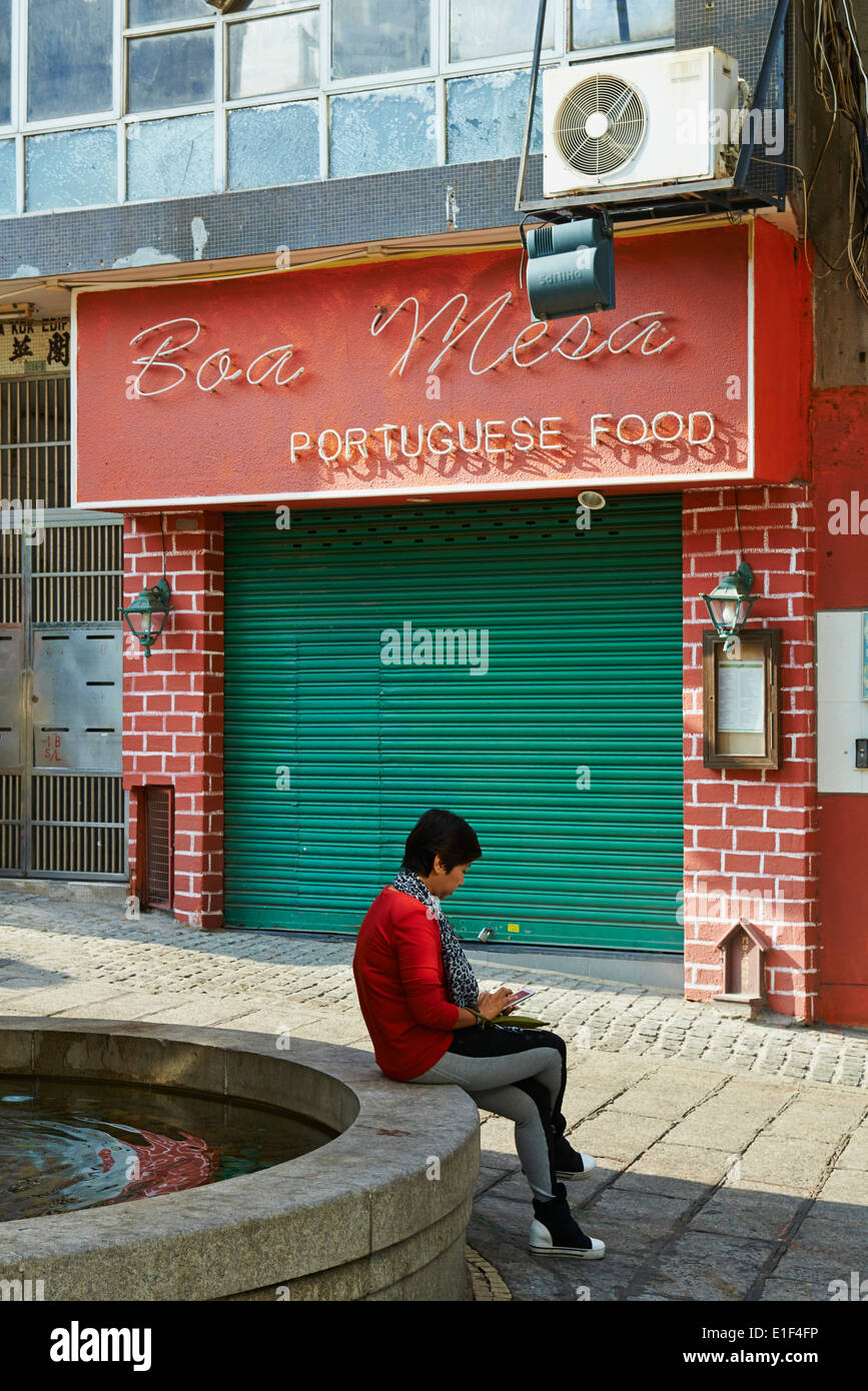 Cina, Macau, piastrelle sulla traversa do Meio Foto Stock