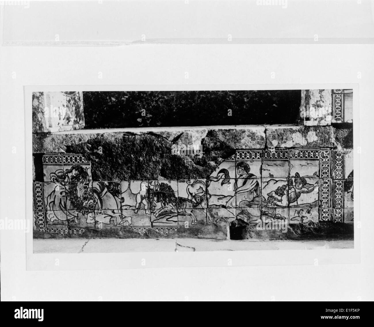 Quinta dos Chavões, situata a Vila ChÃ de Ourique, in Portogallo, è conosciuta per la sua architettura tradizionale e gli azulejos, che offrono informazioni sul patrimonio culturale e architettonico della regione. Foto Stock