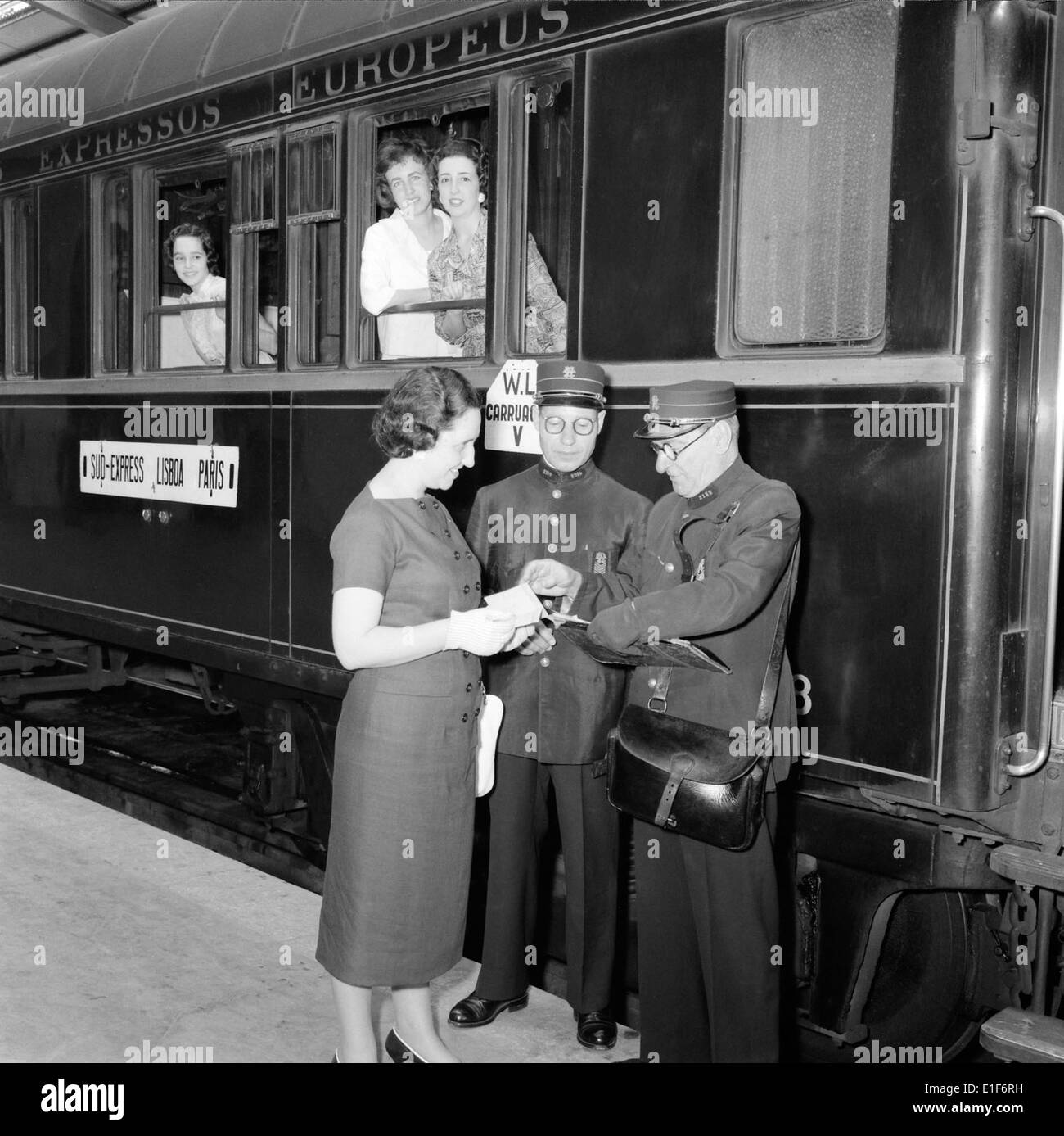 Sud-Express era un famoso treno internazionale che collegava Lisbona, Portogallo, con diverse città europee. Ha svolto un ruolo chiave nello sviluppo del trasporto ferroviario europeo e ha rafforzato i legami culturali ed economici tra il Portogallo e i paesi limitrofi. Foto Stock