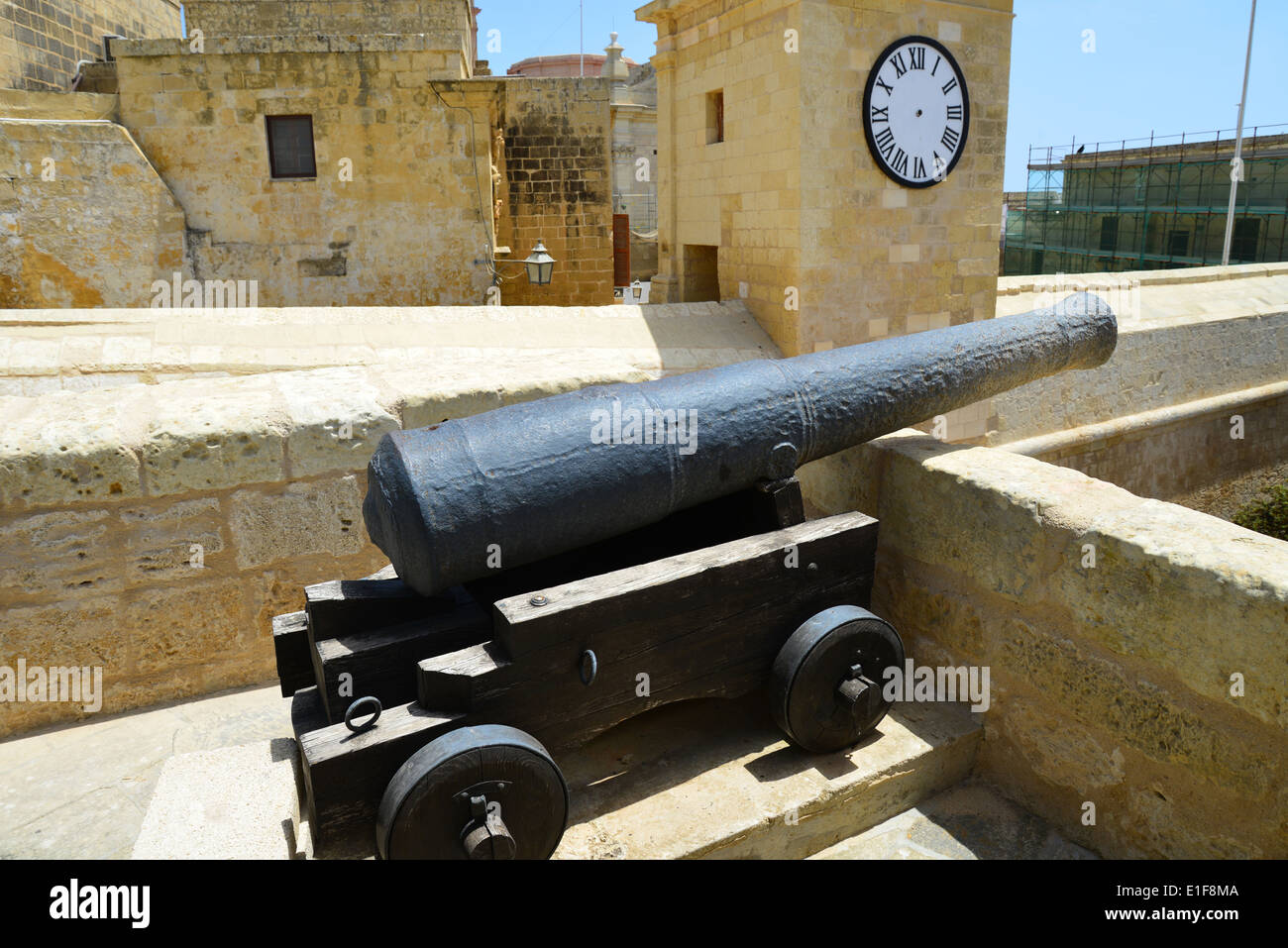 Cannone di ottone su pareti, la Cittadella, la città di Victoria, Gozo (Għawdex), Gozo e Comino distretto, Gozo Regione, Repubblica di Malta Foto Stock