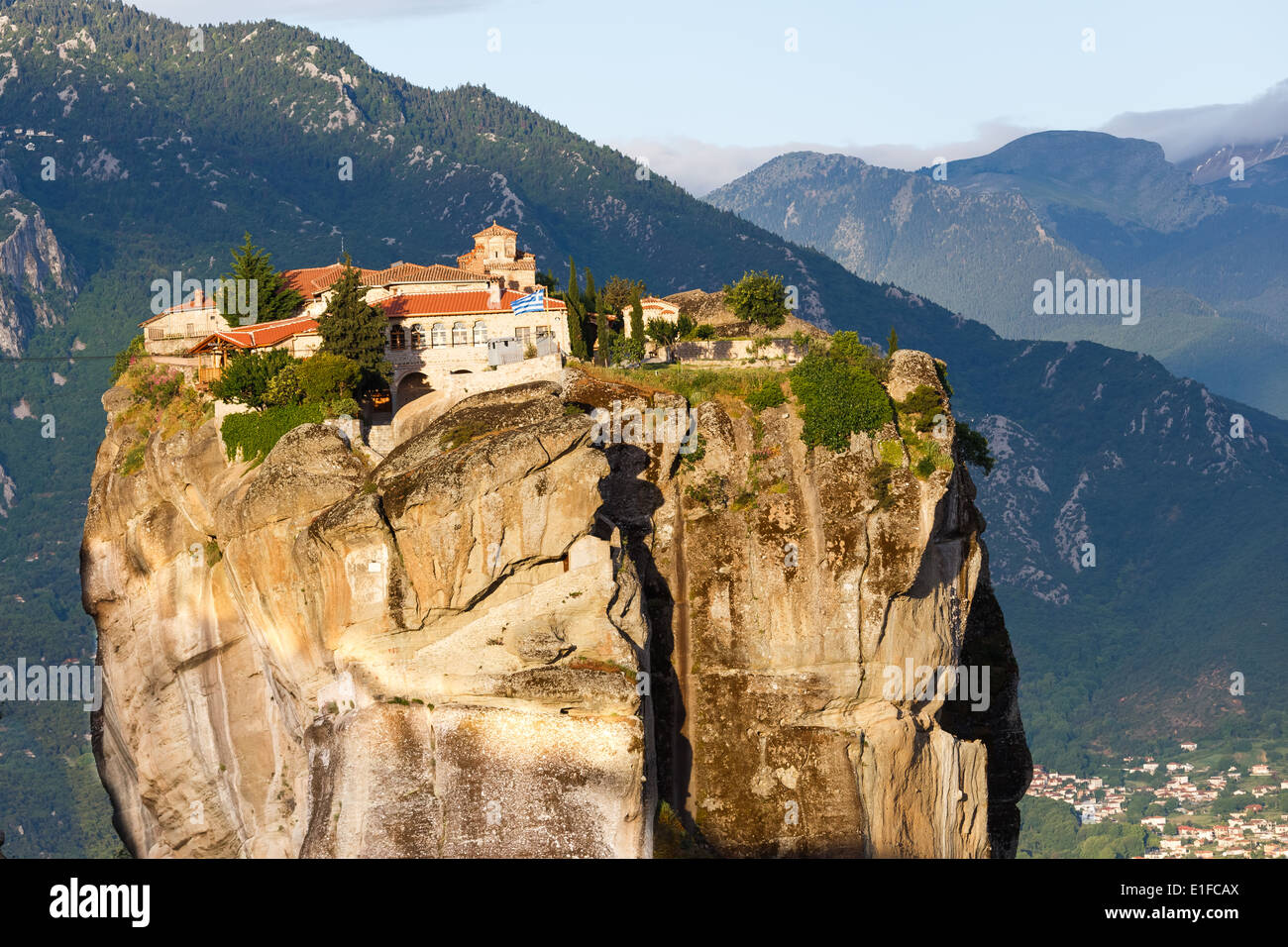 Santa Trinità Monastero nelle rocce di Meteora, significato 'sospeso nell' aria in Trikala, Grecia Foto Stock