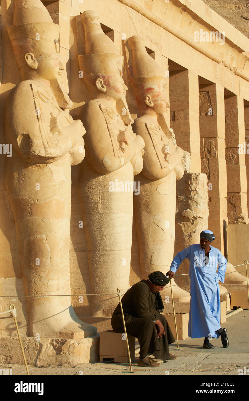 L'Egitto, la Valle del Nilo, Luxor, Tebe, a ovest del fiume Nilo, il Tempio di Hatshepsut, Deir el Bahar Foto Stock