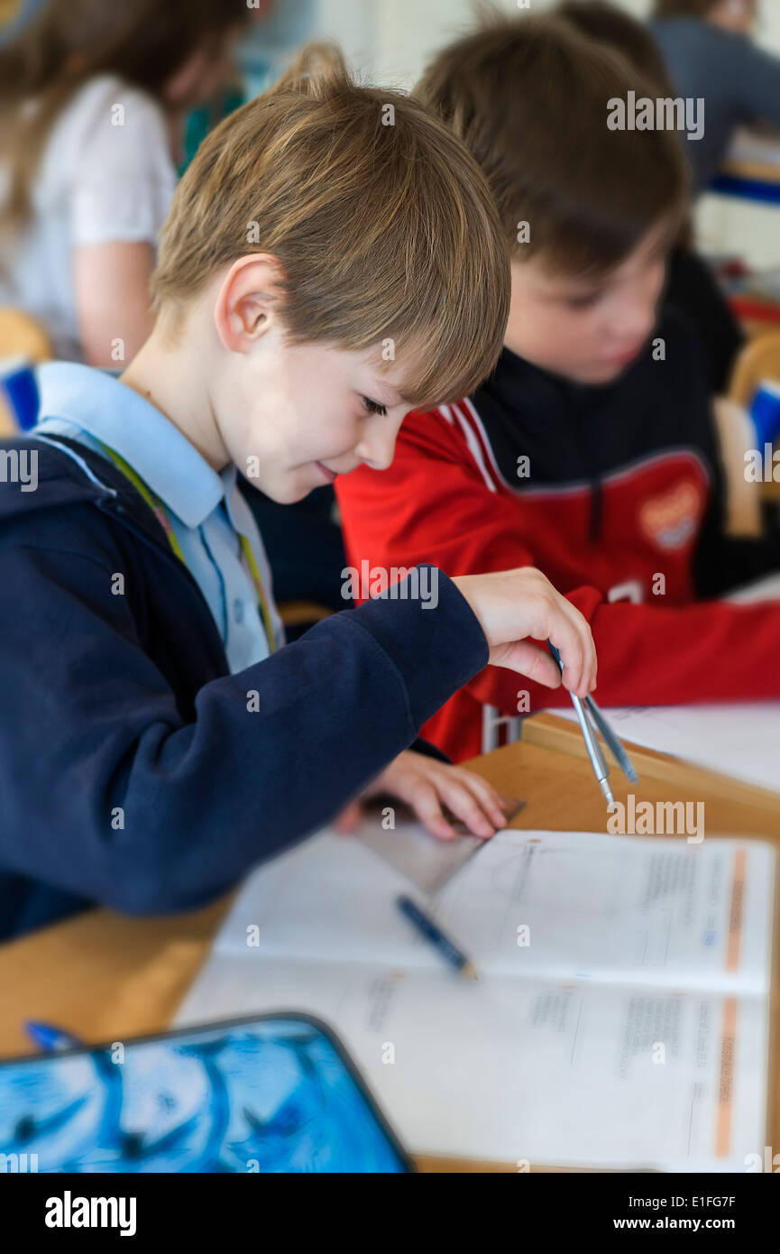 ragazzo a scuola Foto Stock