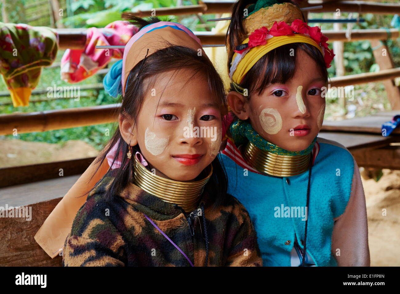 Collo lungo le ragazze (giraffa ragazze) (Padaung ragazze, Mae Hong Son, Thailandia, Sud-est asiatico, in Asia Foto Stock