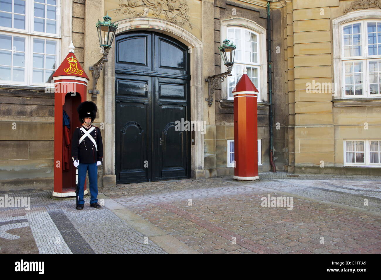 Guardia a Amalienborg, Copenhagen, Danimarca, in Scandinavia, Europa Foto Stock