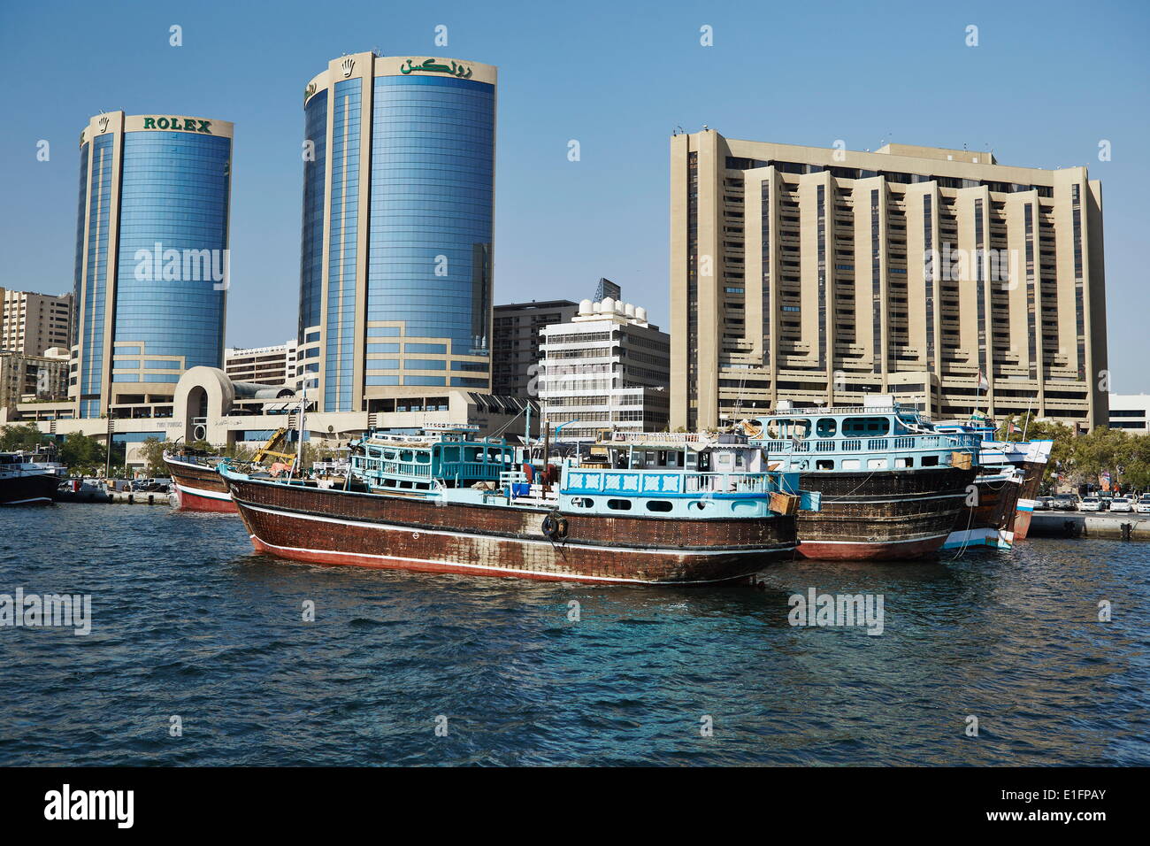 Deira Twin Towers, Dubai Creek di Dubai, Emirati Arabi Uniti, Medio Oriente Foto Stock