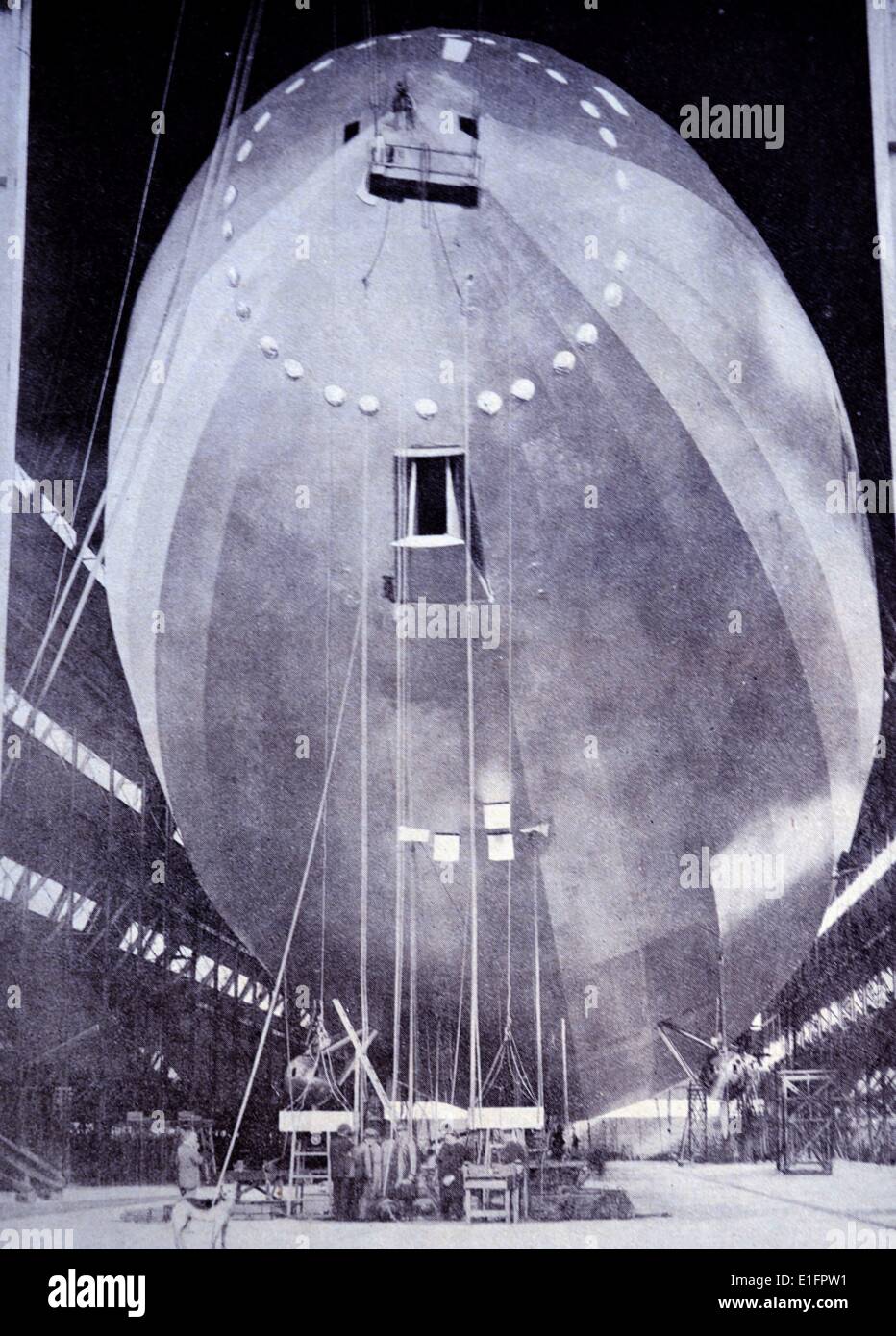 Fotografia di un palloncino di osservazione essendo costruito. Riempito di gas e palloncini sono stati utilizzati durante la Prima guerra mondiale I per le osservazioni. Foto Stock