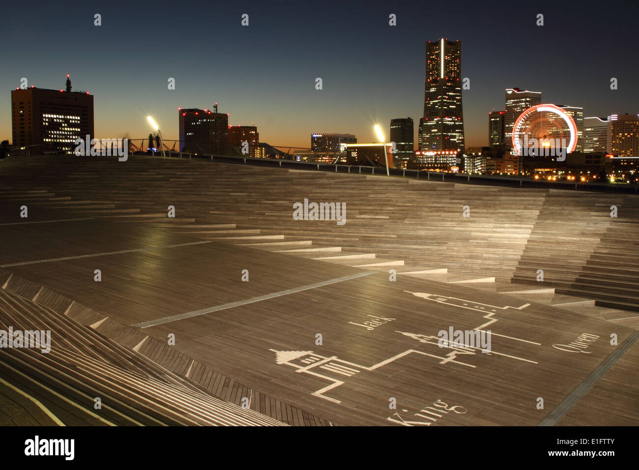 Yokohama City , Giappone skyline al tramonto Foto Stock