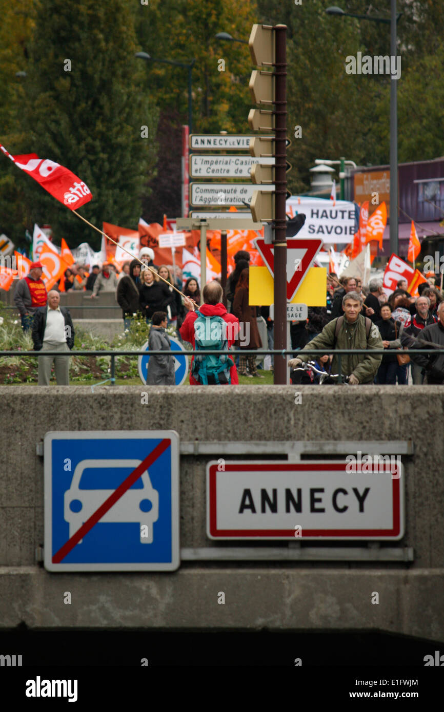 Manifestazione contro riforma, per pensione ritiro di pensionati, Annecy, Haute Savoie, Rhone Alpes, Francia. Foto Stock