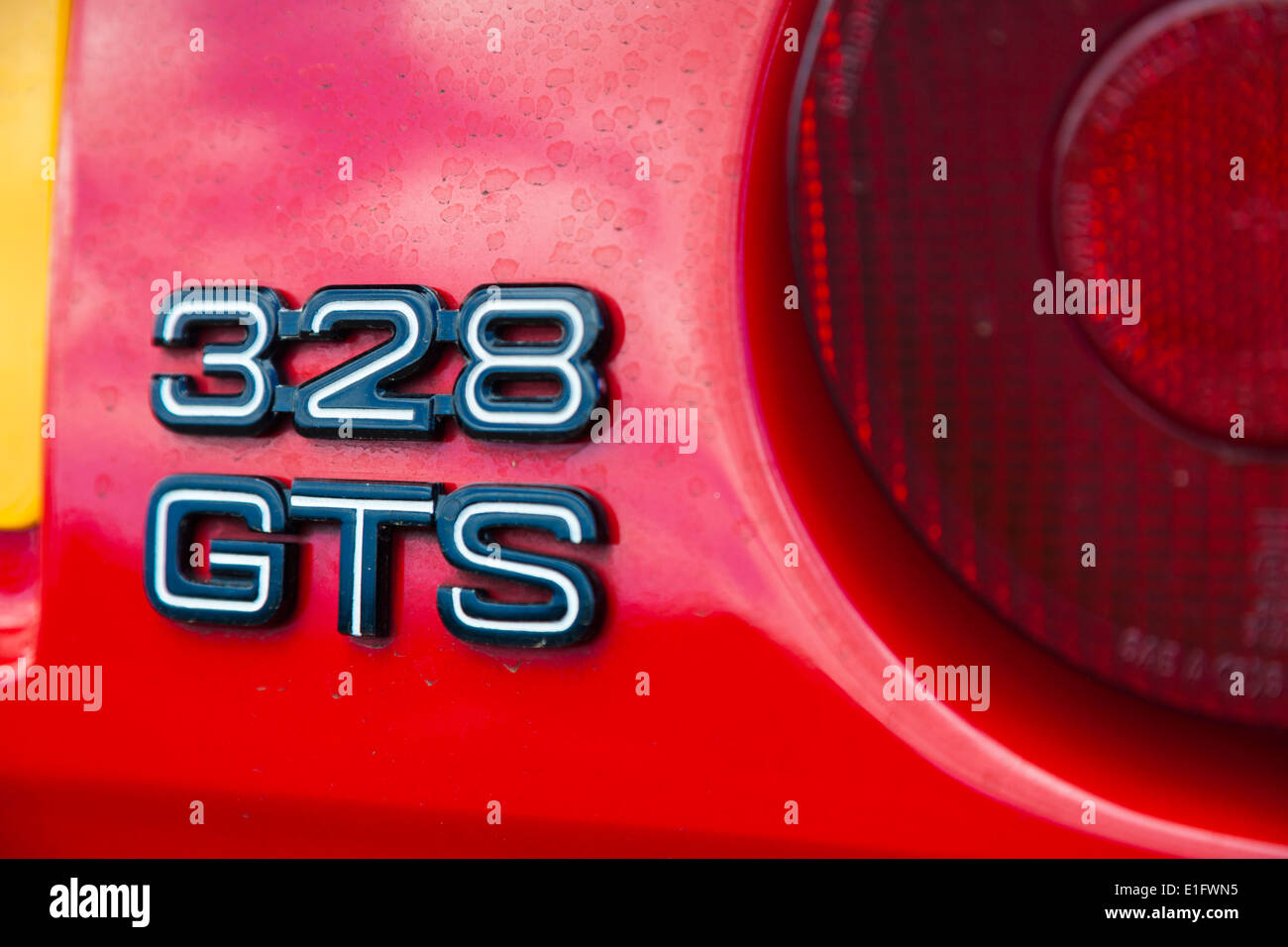 Ferrari 328 GTS logo sul retro della macchina Foto Stock