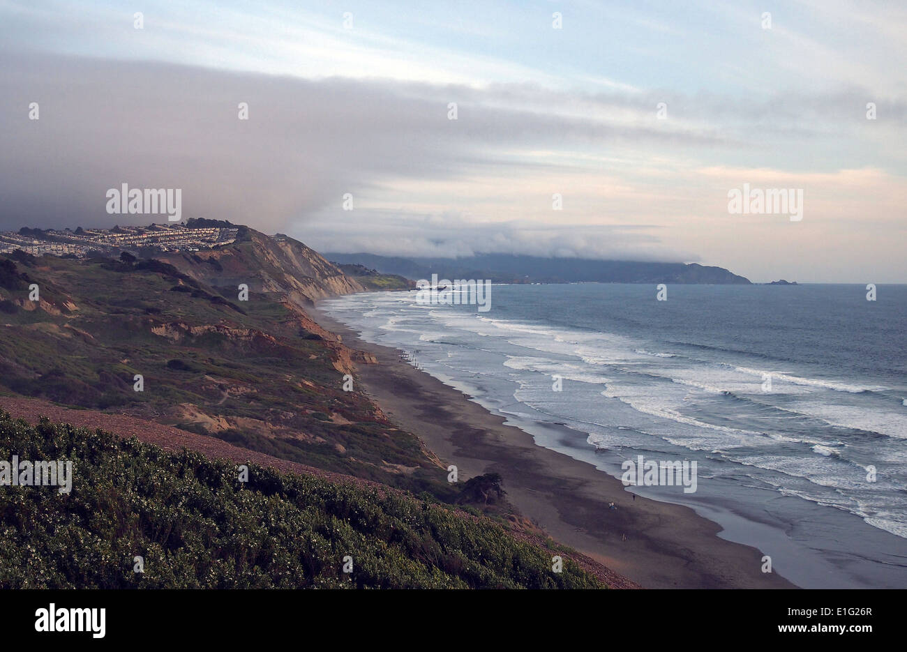 Vista delle case a Daly City da Fort Funston, GGNRA, San Francesco Foto Stock