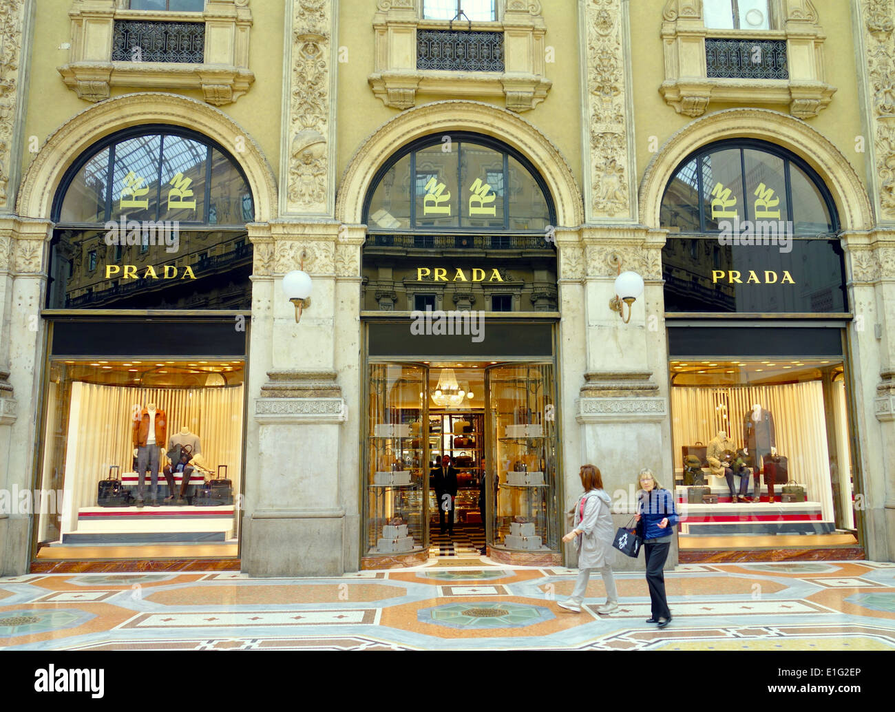 Prada store in Galleria Vittorio Emanuele a Milano, Italia Foto Stock