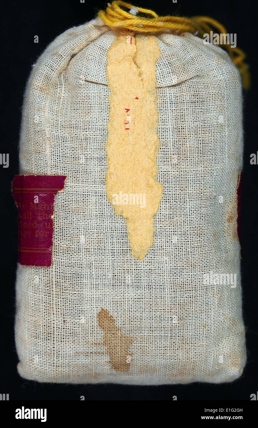 Sacchetto per tabacco Durham, un contenitore utilizzato per conservare il tabacco per uso personale o commerciale, incentrato sul design e sui materiali per una maggiore durata e praticità. Foto Stock