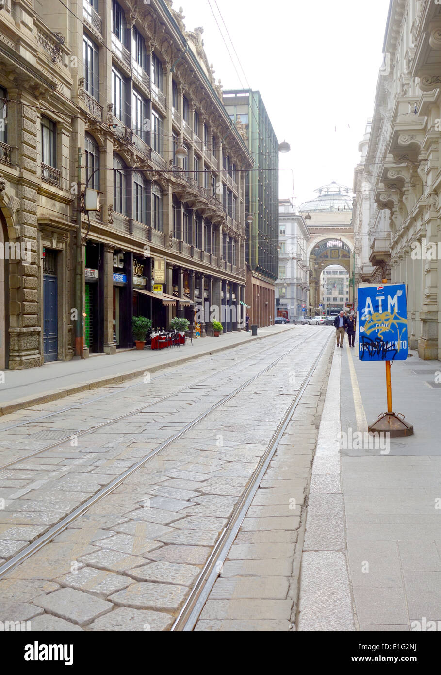 Via del centro di Milano, Italia Foto Stock