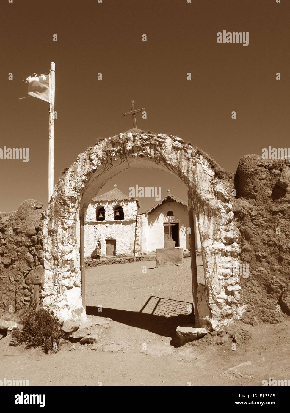 La Iglesia San Carlos nel villaggio di MACHUCA (2004),deserto di Atacama, Cile Foto Stock