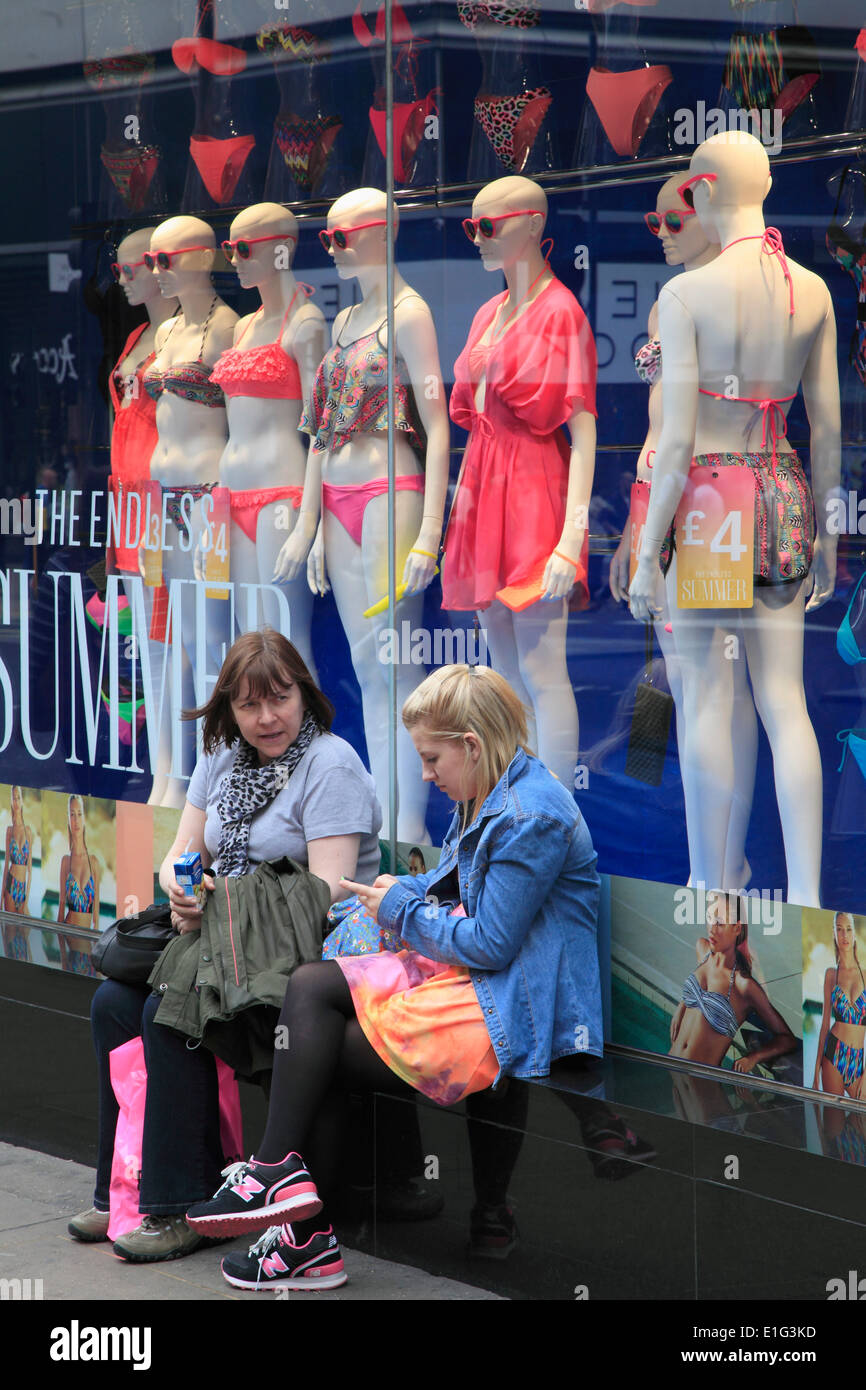 Regno Unito, Inghilterra, London, Oxford Street, shopping, persone Foto Stock