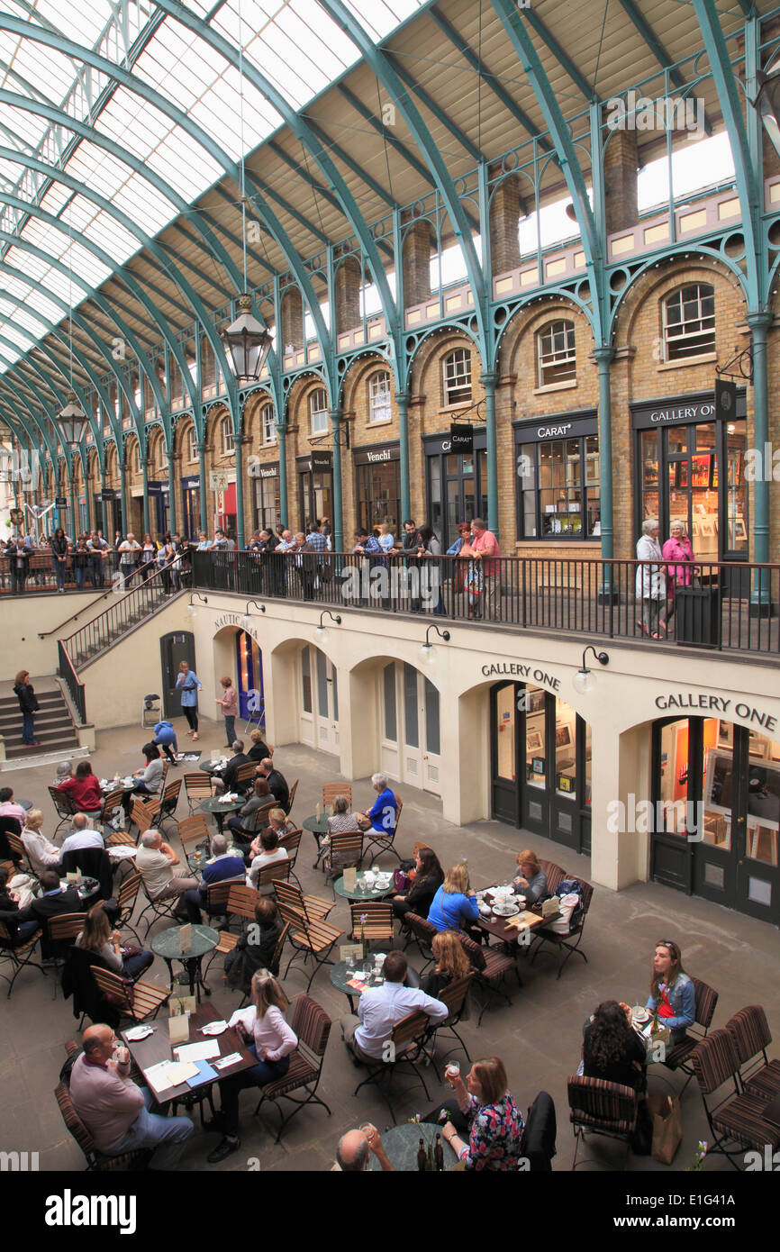 Regno Unito, Inghilterra, Londra, mercato di Covent Garden, persone folla, ristorante, Foto Stock