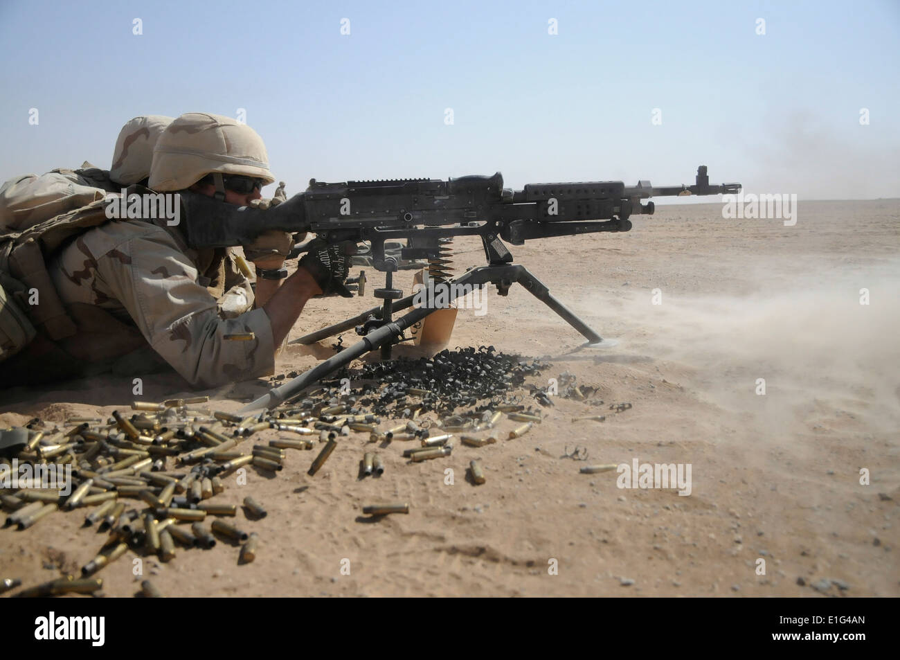 Stati Uniti Costruzione navale meccanico di terza classe inverni Justin, un Seabee attaccata alla Naval Mobile Battaglione di costruzione (NMCB) 5, fi Foto Stock