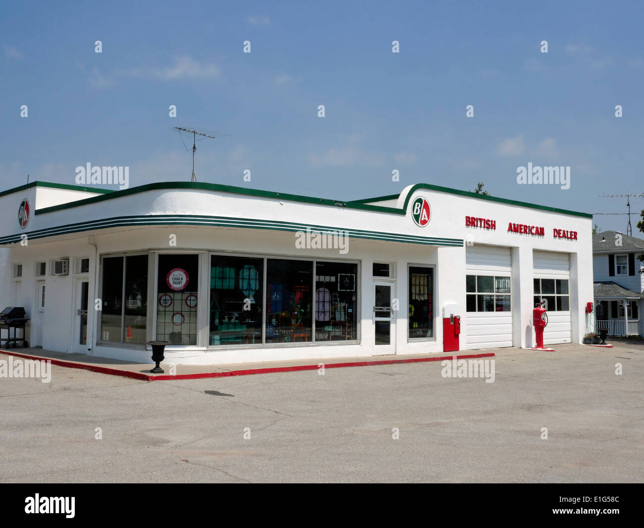 Un restaurato storici British American stazione di benzina in Ontario Canada Foto Stock