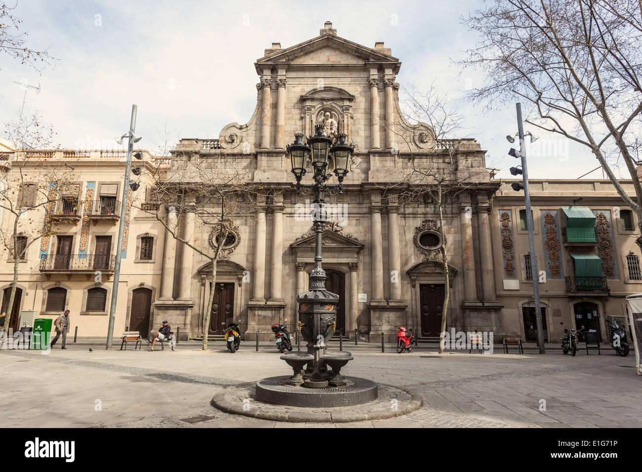 Parrocchia di Sant Miquel del Port, Plaça de la Barceloneta, Barcelona, Spagna. Foto Stock