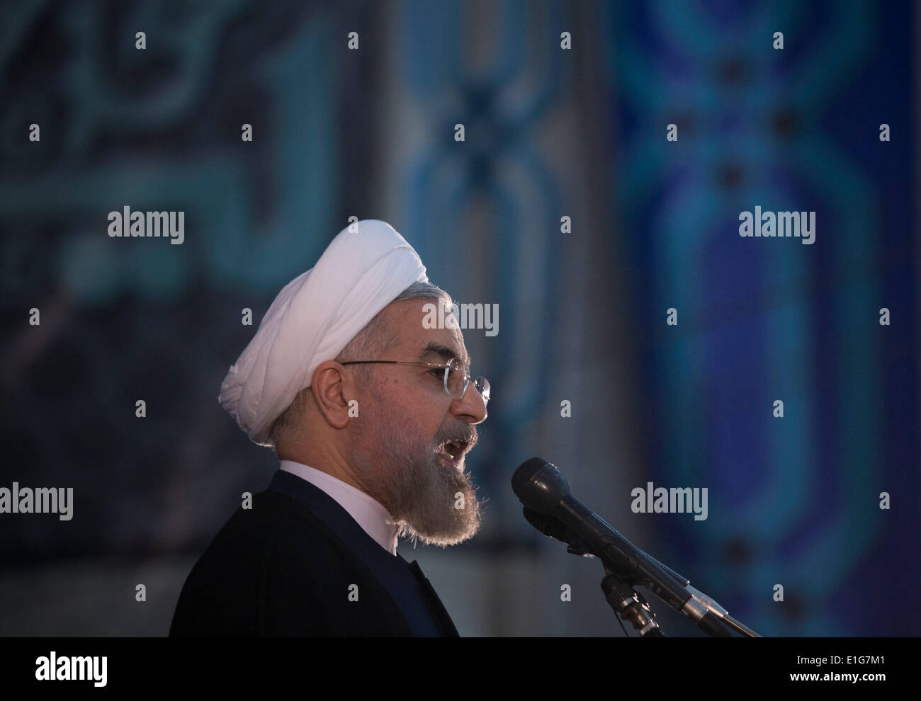 Tehran, Iran. Il 3 giugno, 2014. Il presidente iraniano HASSAN ROUHANI parla durante una cerimonia per l anniversario della morte di Iran del defunto capo Ayatollah Ruhollah Khomeini di Khomeini la tomba in Behesht Zahra cimitero nel sud di Tehran. (Credit: Credito: Morteza Nikoubazl/ZUMAPRESS.com/Alamy Live News) Foto Stock