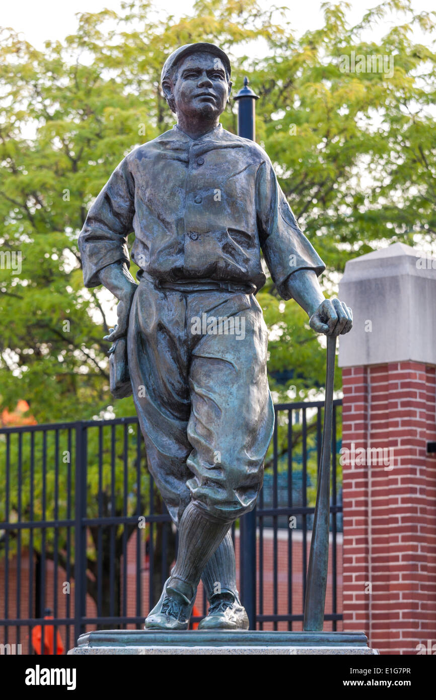 Statua di Babe Ruth a Camden Yards Rigogolo Park Stadium di Baltimore, Maryland. Il babe il sogno di Susan Luery (1995) Foto Stock