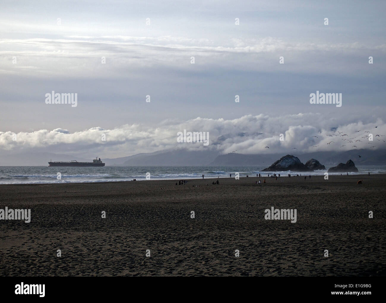 Nave off Ocean Beach, San Francisco in California Foto Stock