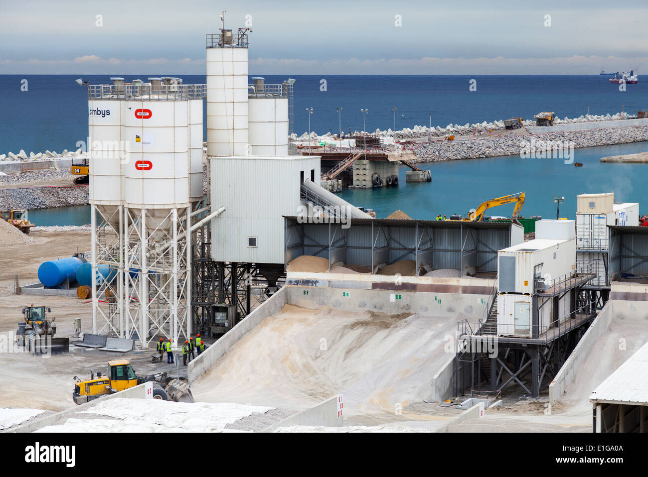 Tanger med Nuovo terminal portuale in costruzione Foto Stock