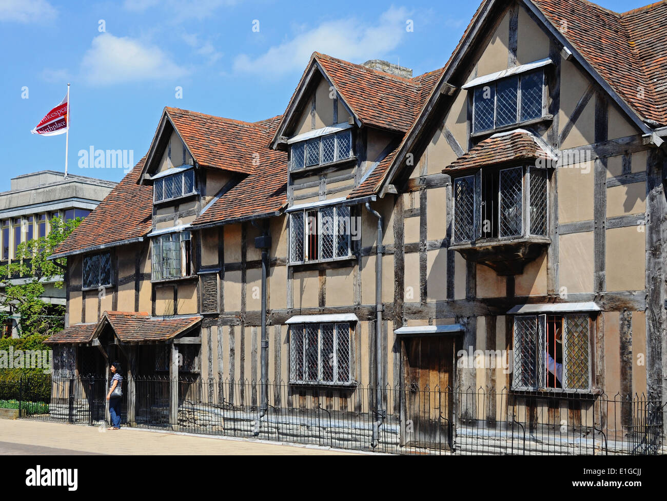 Vista frontale del luogo di nascita di Shakespeare lungo Henley Street, Stratford-Upon-Avon, Inghilterra, Regno Unito. Foto Stock
