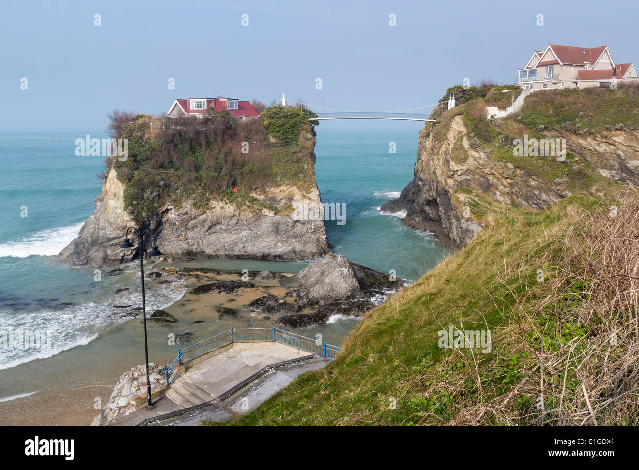 L'Isola sulla spiaggia cittadina a Newquay Cornwall Inghilterra UK Europa Foto Stock