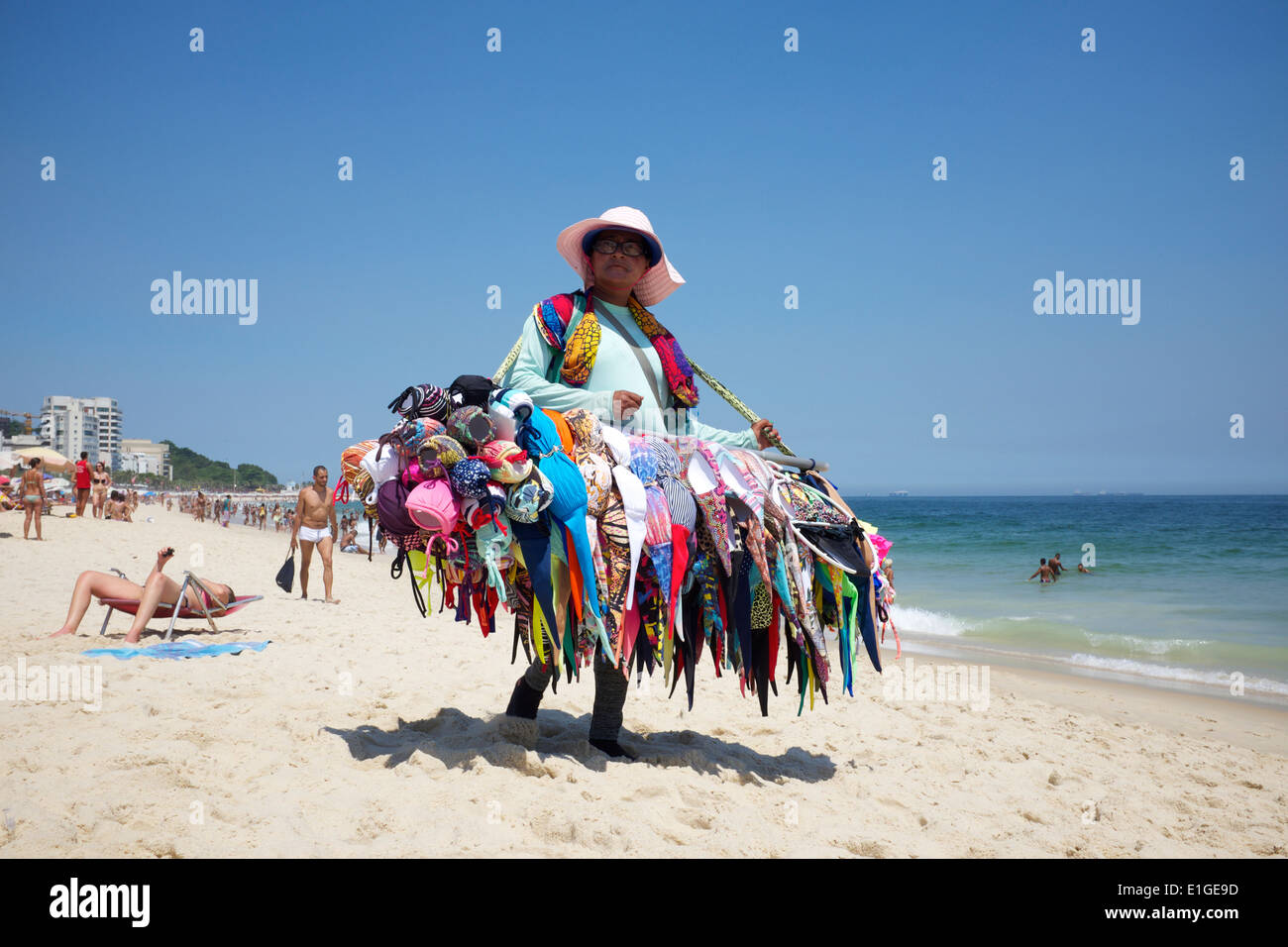 Brazil ipanema bikini immagini e fotografie stock ad alta risoluzione -  Alamy